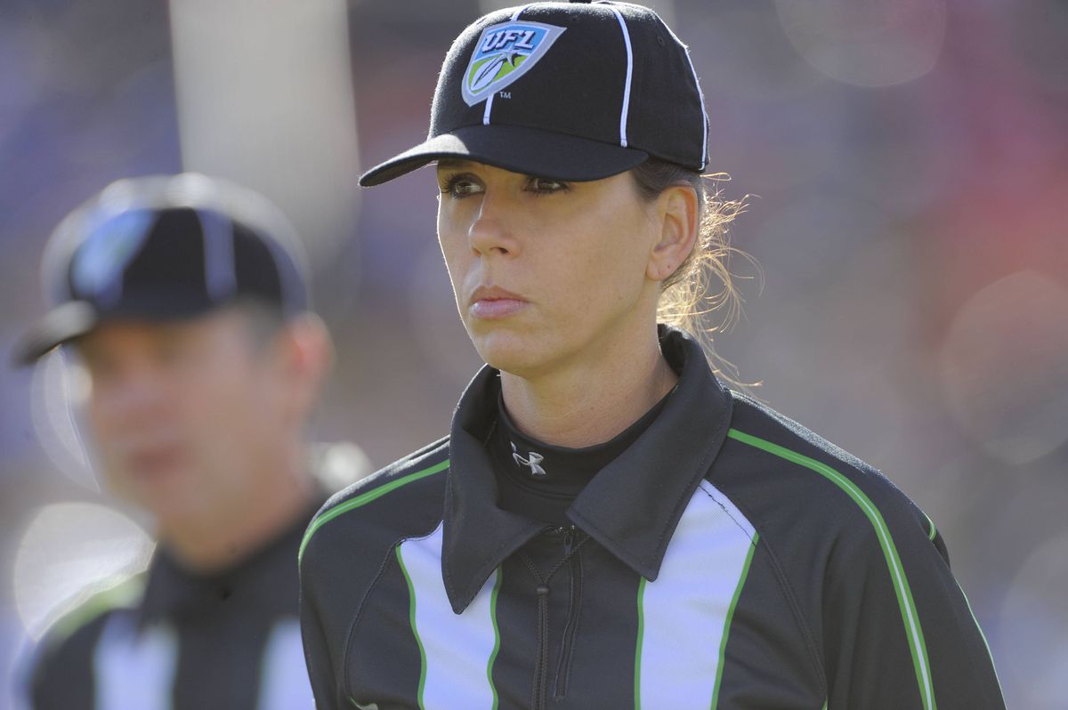 Premieră în fotbalul american » Cum arată prima femeie arbitru din istorie care va arbitra Super Bowl