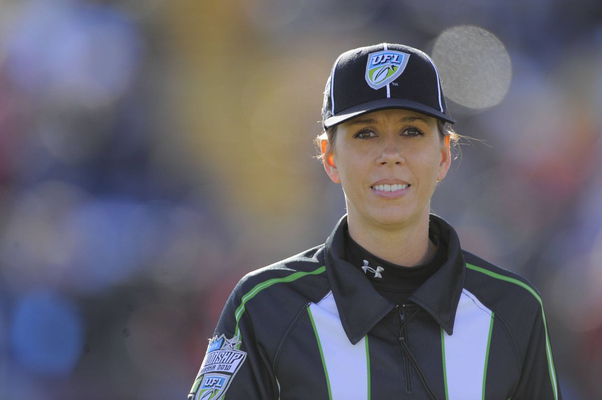Premieră în fotbalul american » Cum arată prima femeie arbitru din istorie care va arbitra Super Bowl