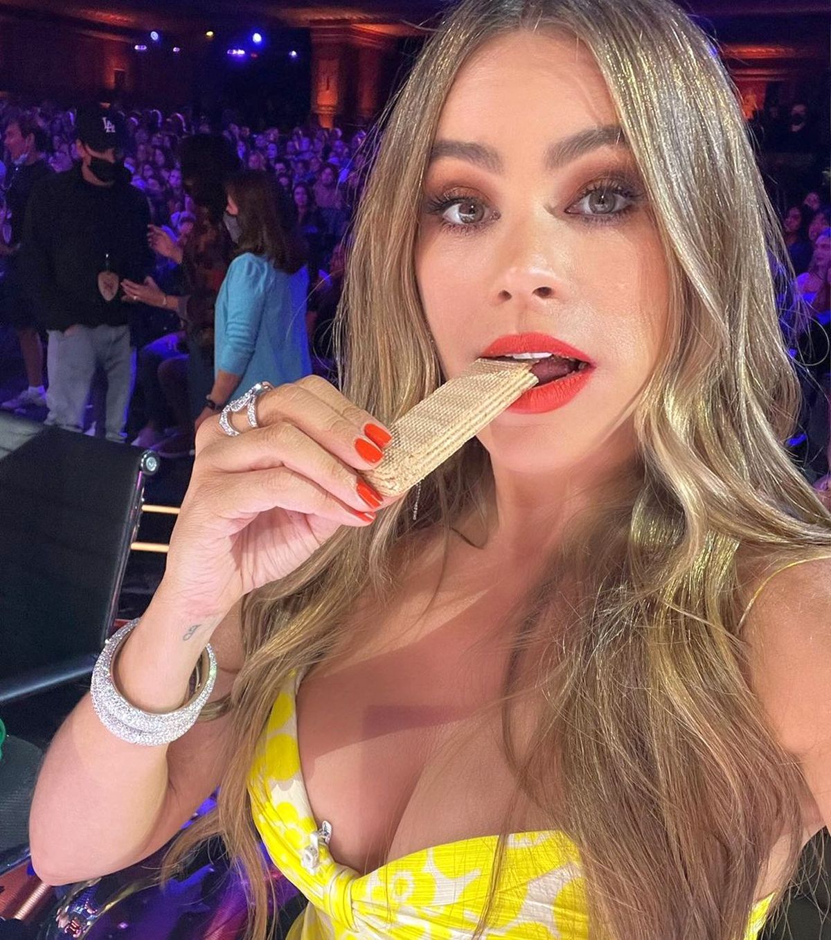 Apariție de 5 stele la superîntâlnirea dintre Messi și Ronaldo » Cine e actrița de top care s-a pozat în loja VIP