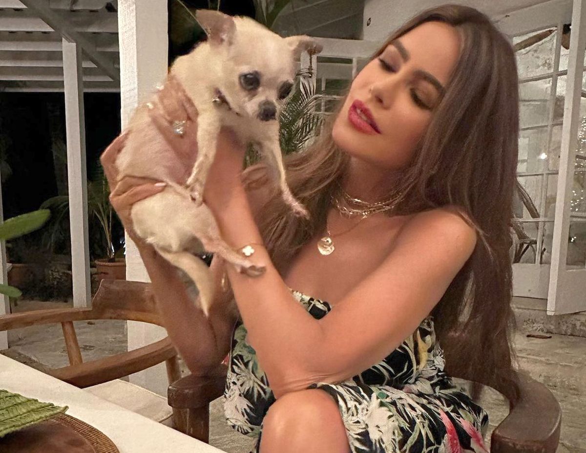 Apariție de 5 stele la superîntâlnirea dintre Messi și Ronaldo » Cine e actrița de top care s-a pozat în loja VIP