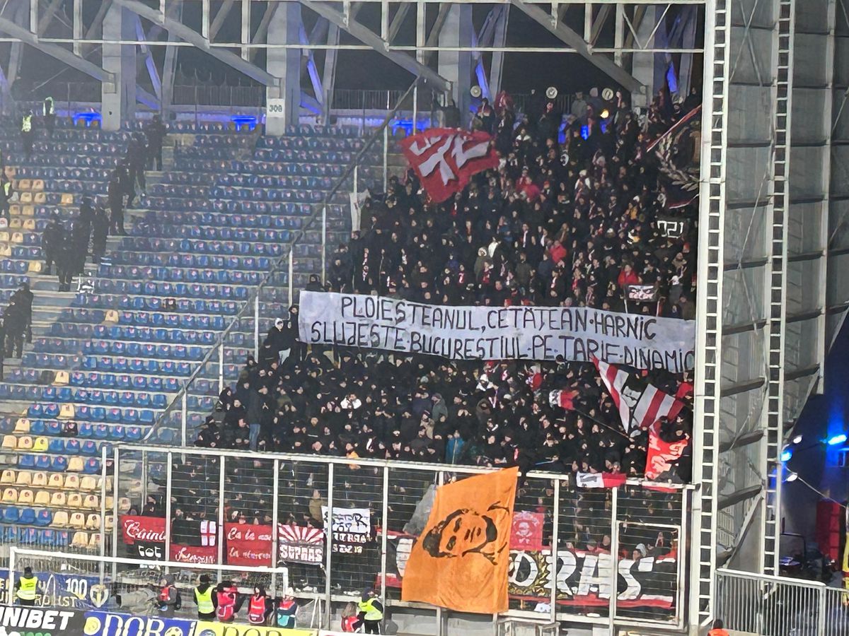 Derby în tribune! » Mesajele afișate de suporteri în meciul Petrolul - Dinamo