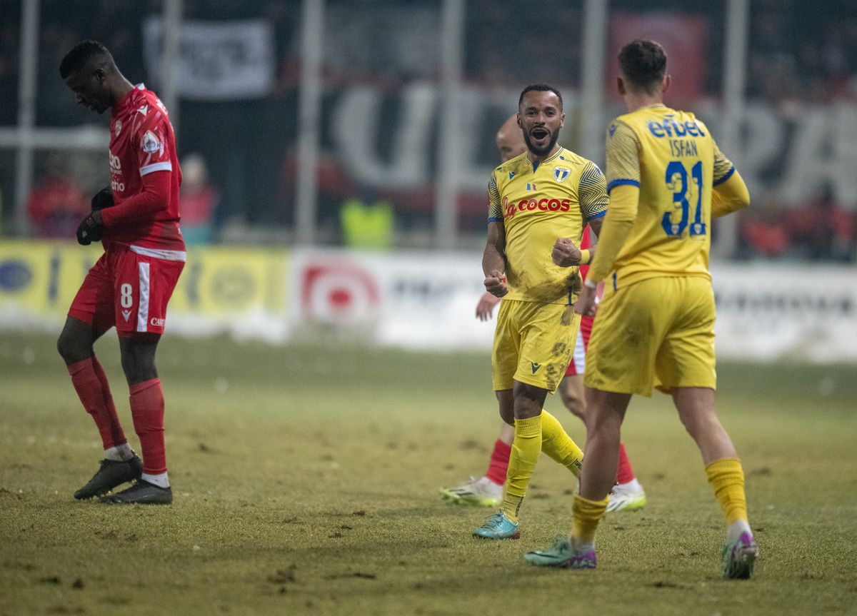 Ce nu s-a văzut la TV după Petrolul - Dinamo » Scandal pe teren, au fost la un pas de bătaie