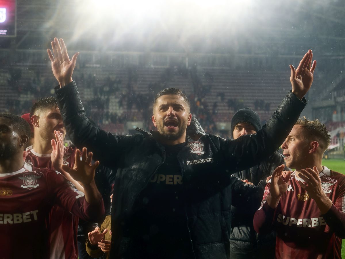 „Revelion” în Giulești! Galeriile au întrerupt derby-ul Rapid - FCU Craiova + scenografia oltenilor