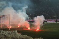 Imagini fabuloase surprinse de fotoreporterul GSP » Război pirotehnic la Petrolul - Dinamo: meciul a fost întrerupt