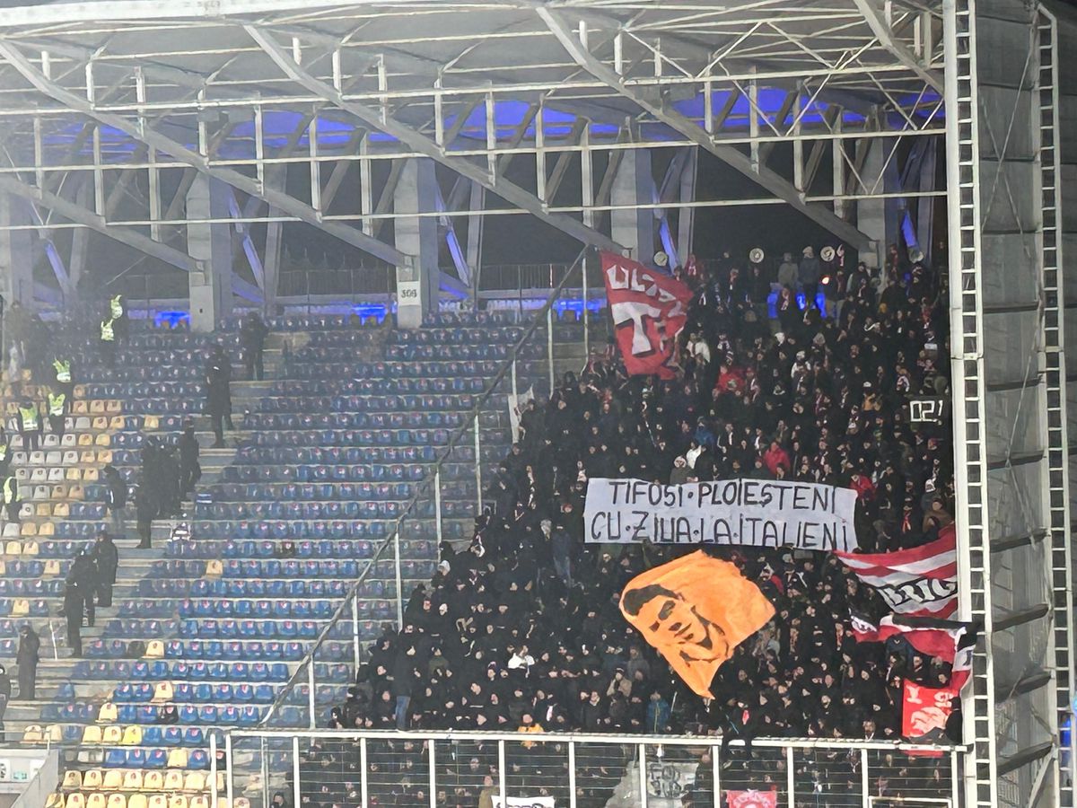 Mesajele afișate de suporteri în Petrolul - Dinamo