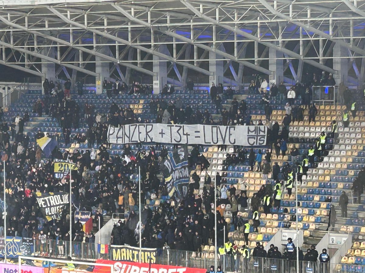Derby în tribune! » Mesajele afișate de suporteri în meciul Petrolul - Dinamo