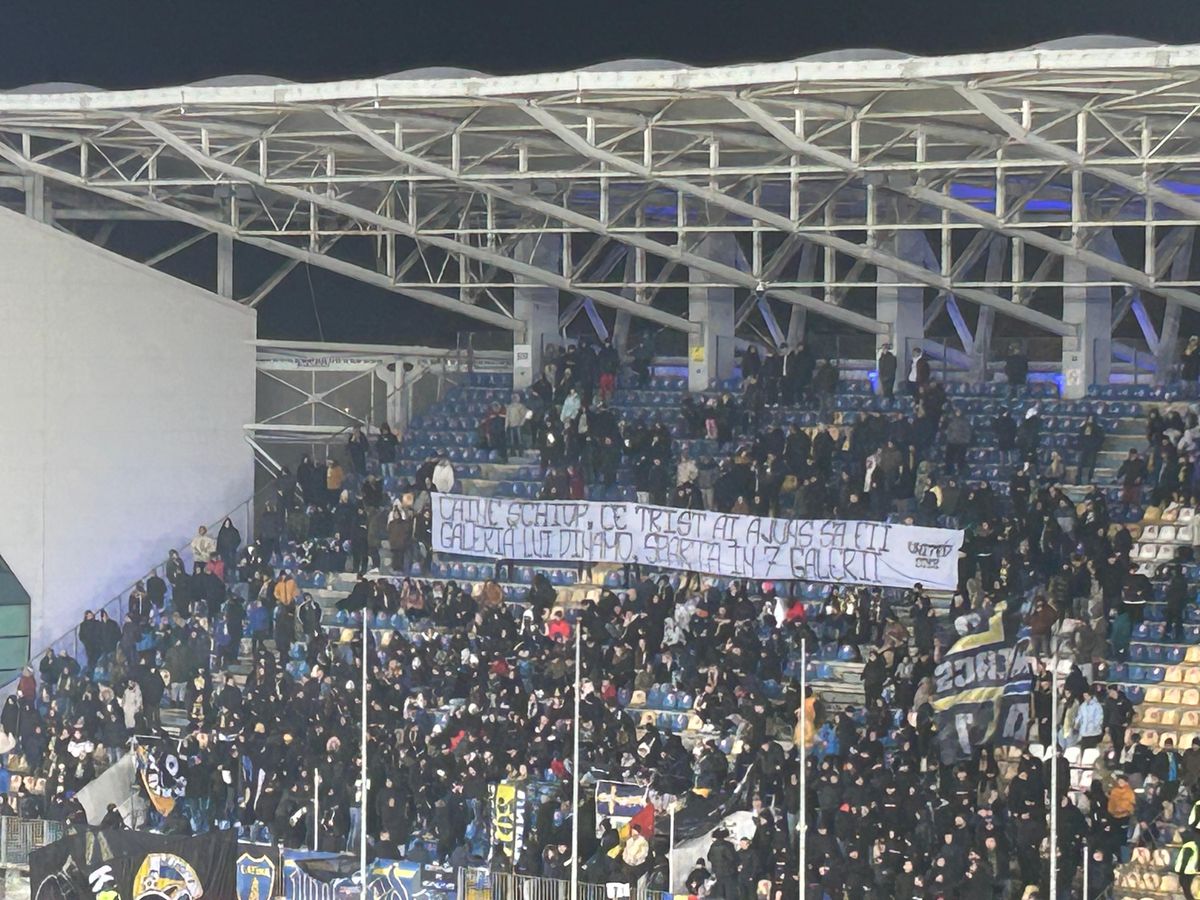 Derby în tribune! » Mesajele afișate de suporteri în meciul Petrolul - Dinamo