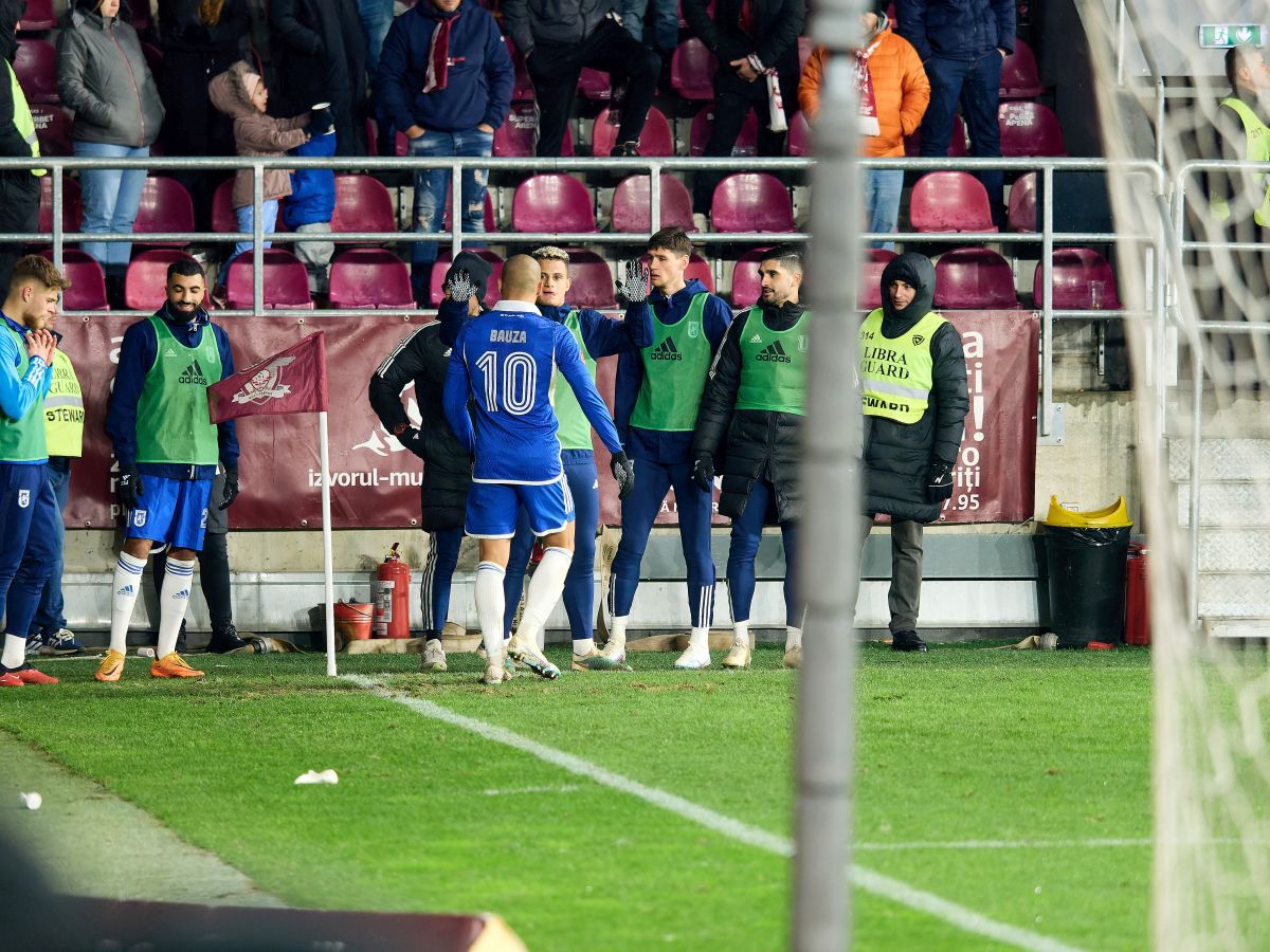 FOTO Pepe Bauza, în conflictul cu fanii Rapidului de la Peluza Sud