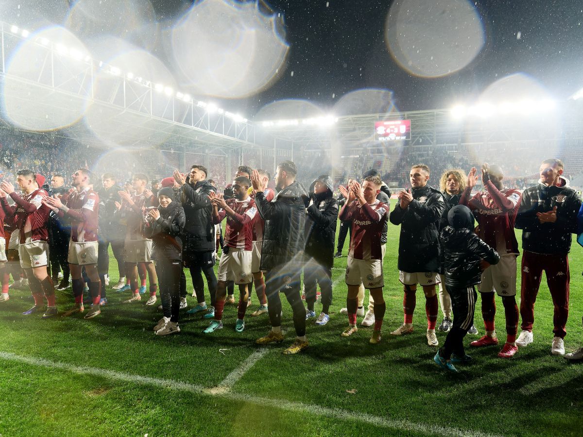 „Revelion” în Giulești! Galeriile au întrerupt derby-ul Rapid - FCU Craiova + scenografia oltenilor