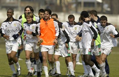 A băut până la 4 dimineața, a dat 5 goluri mahmur, apoi antrenorul l-a luat la palme pe teren: „Lumea a început să huiduie”