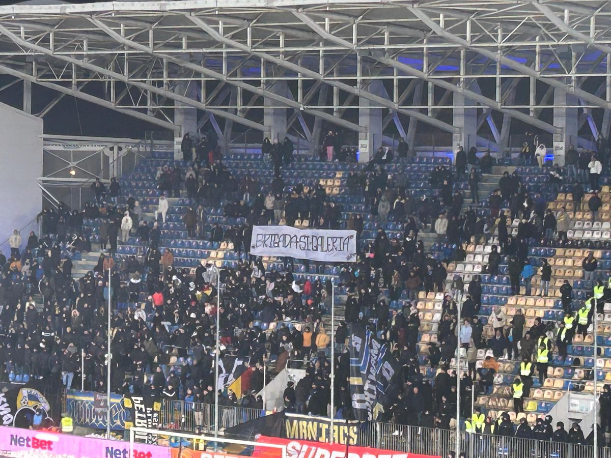 Mesajele afișate de suporteri în Petrolul - Dinamo