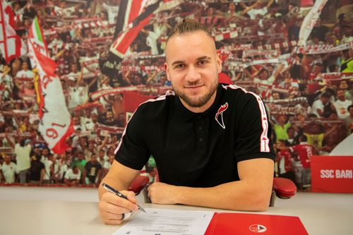 George Pușcaș a semnat cu Bari până pe 30 iunie 2024 / X SSC Bari