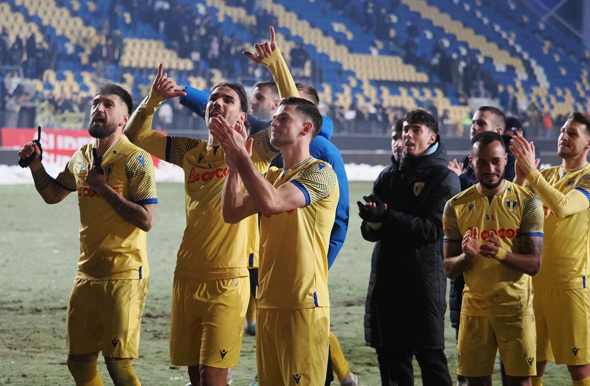 Ce nu s-a văzut la TV după Petrolul - Dinamo » Scandal pe teren, au fost la un pas de bătaie