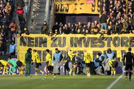 Meci din Bundesliga, întrerupt dintr-un motiv neobișnuit » Un jucător al lui Dortmund, lovit în cap de propriii fani! + Pentru ce protestau suporterii
