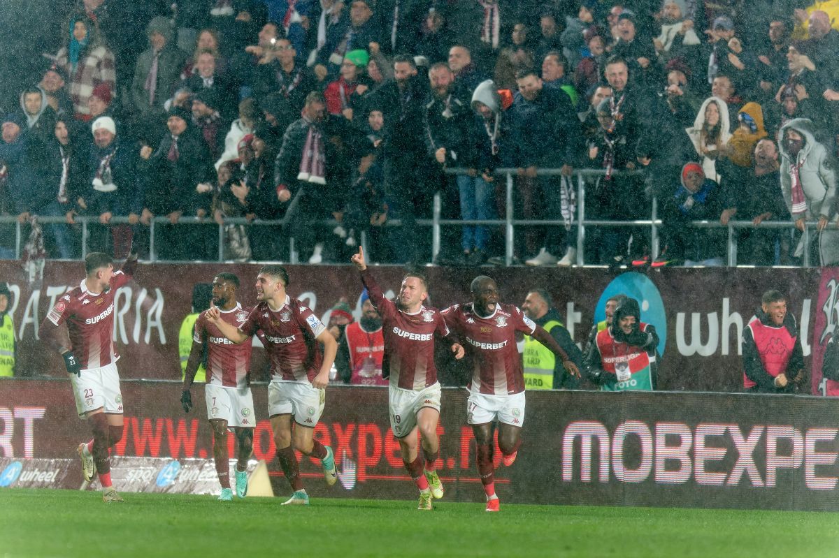 „Revelion” în Giulești! Galeriile au întrerupt derby-ul Rapid - FCU Craiova + scenografia oltenilor