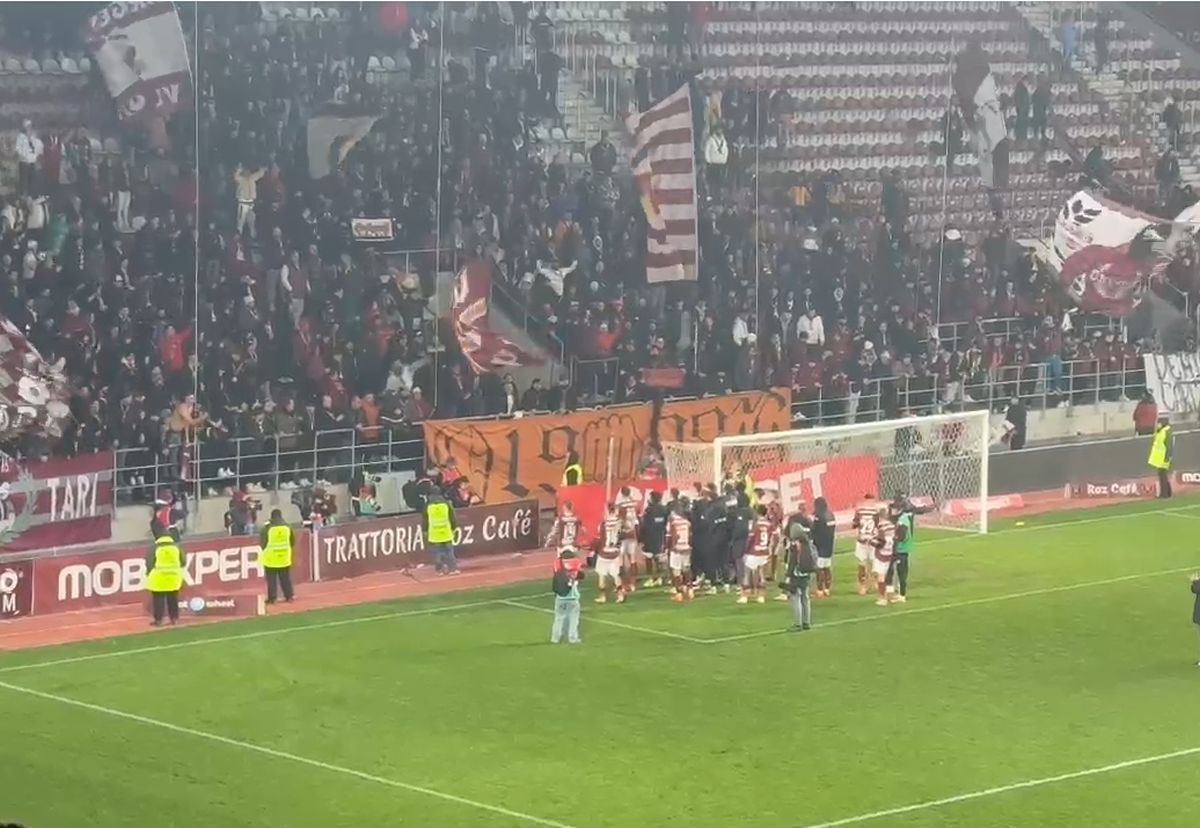 Imagini de la finalul meciului Rapid - Poli Iași