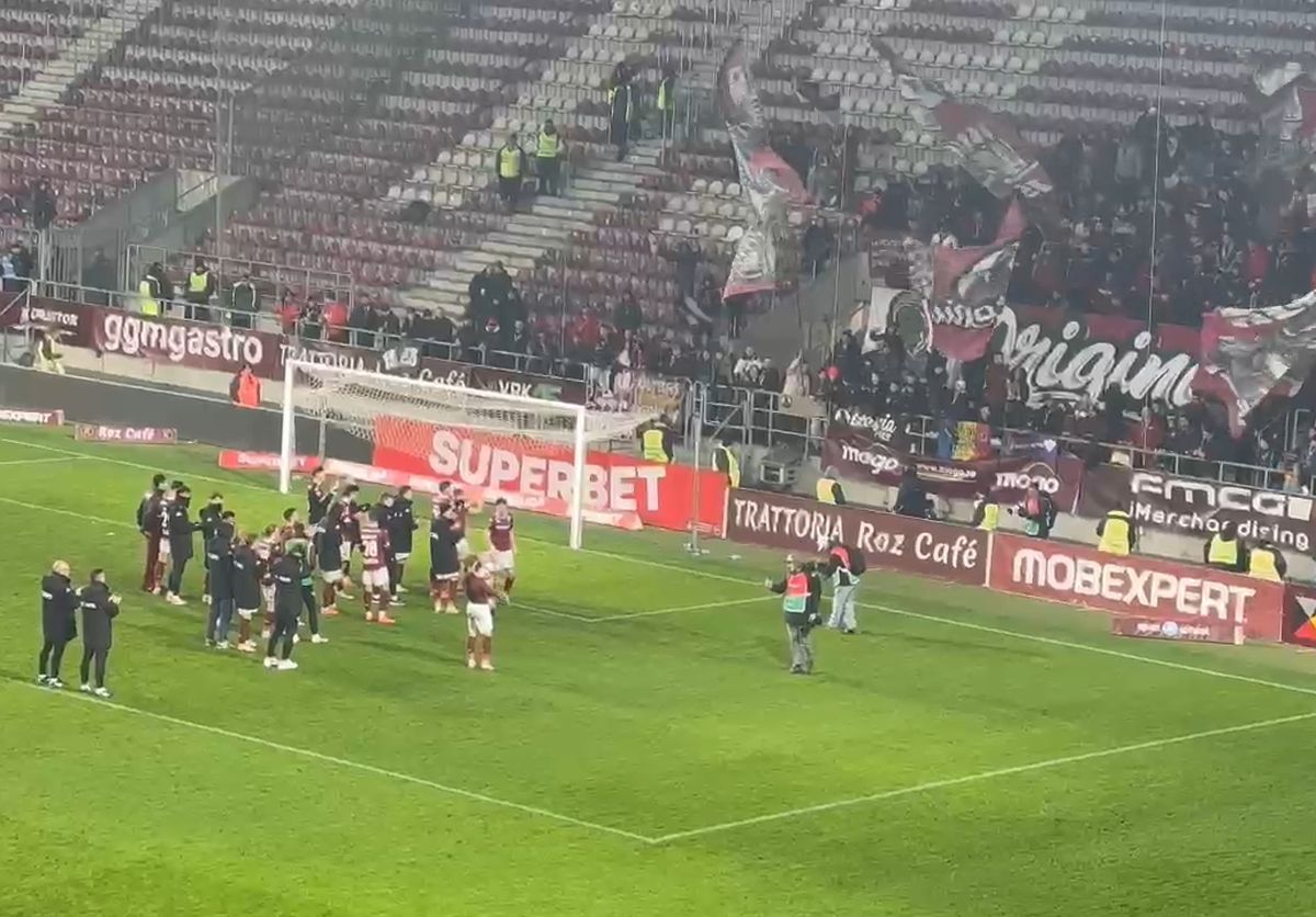 Imagini de la finalul meciului Rapid - Poli Iași