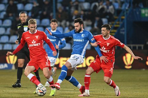 LIVE, ORA 15:00 Farul - UTA, duelul Hagi-Rednic, antrenorii cu cele mai multe meciuri în Superligă » Echipe probabile + cote