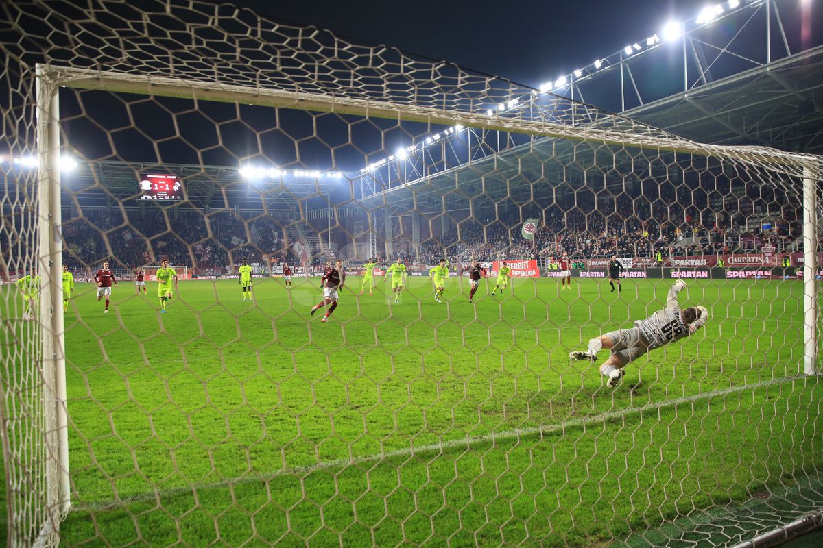 Jucătorii lui Poli Iași acuză arbitrajul: „La noi în careu n-ar fi verificat nimeni faza!”