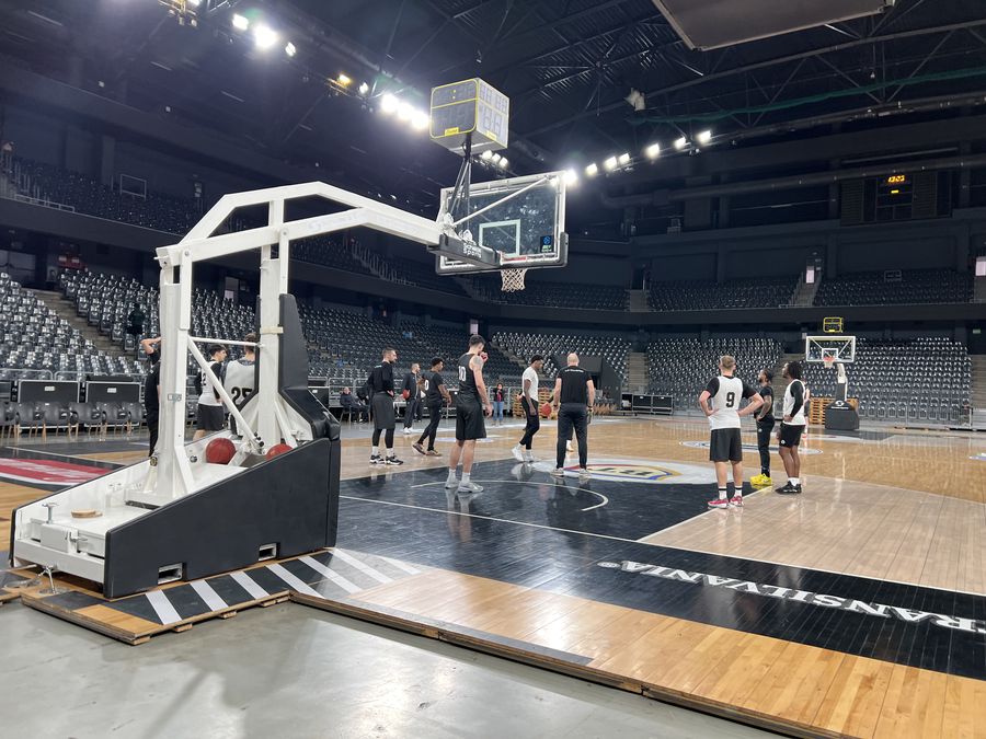 Antrenorul campioanei României și-a sărbătorit ziua în sala de baschet » U-BT Cluj-Napoca, în fața unui meci crucial în EuroCup: „E normal să avem temeri”