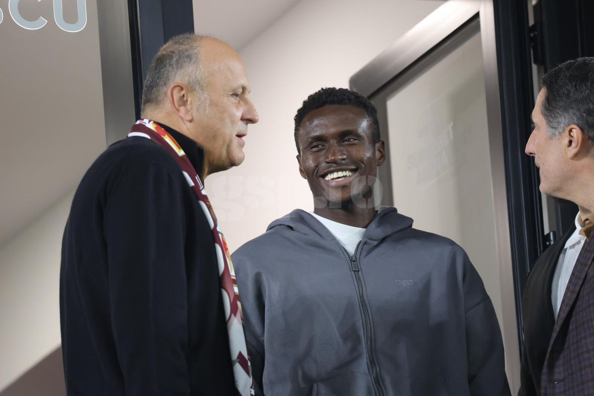 Rapid și-a prezentat noul transfer: David Ankeye! Atacantul de la Genoa e în tribună la meciul cu Poli Iași