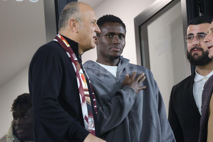 Dan Șucu și David Ankeye, noul transfer al Rapidului, în tribună la meciul cu Poli Iași// foto: Ionuț Iordache (GSP)