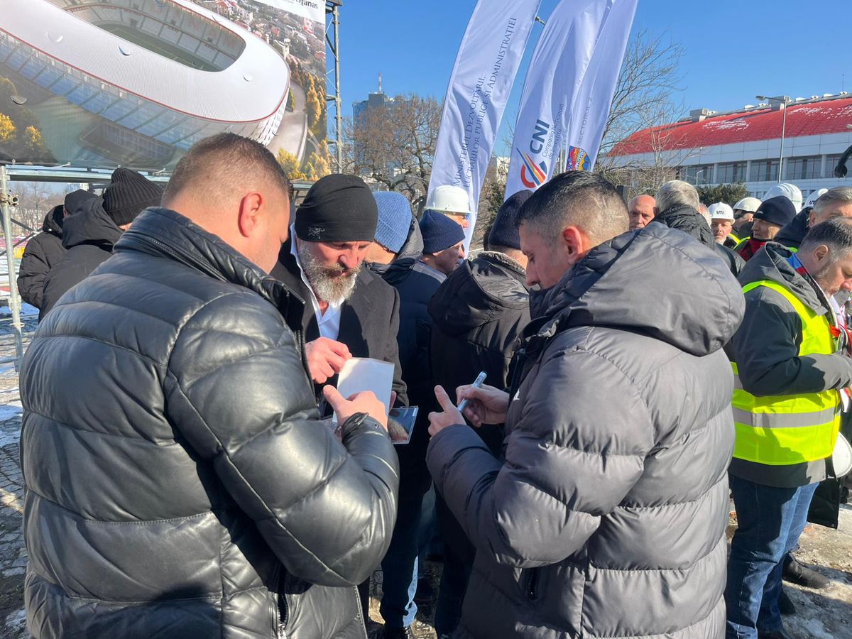 Buldozerele pun la pământ arena Dinamo: cadre spectaculoase surprinse de fotoreporterul GSP Cristi Preda, într-o zi istorică pentru „câini”