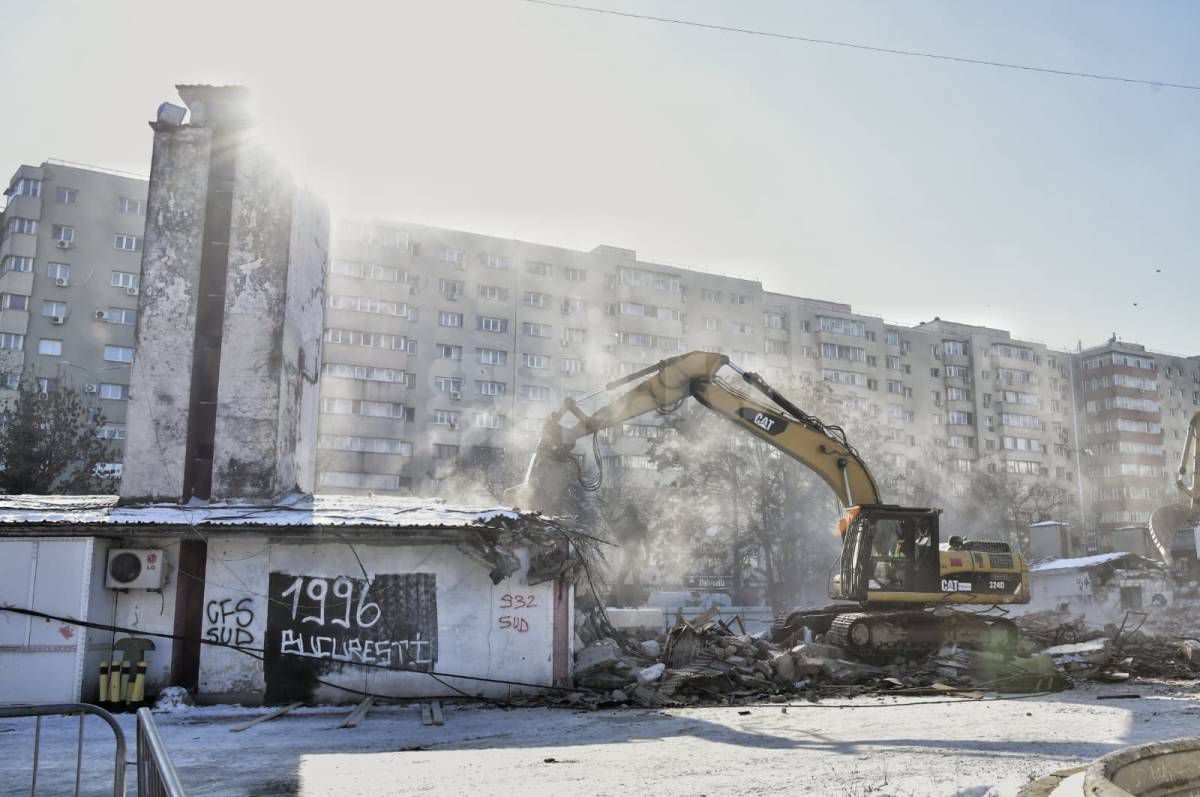 Buldozerele pun la pământ arena Dinamo: cadre spectaculoase surprinse de fotoreporterul GSP Cristi Preda, într-o zi istorică pentru „câini”