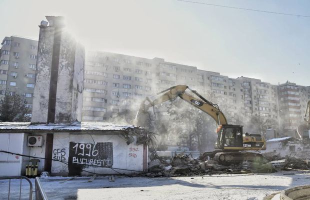 Buldozerele pun la pământ arena Dinamo: cadre spectaculoase surprinse de fotoreporterul GSP Cristi Preda, într-o zi istorică pentru „câini”