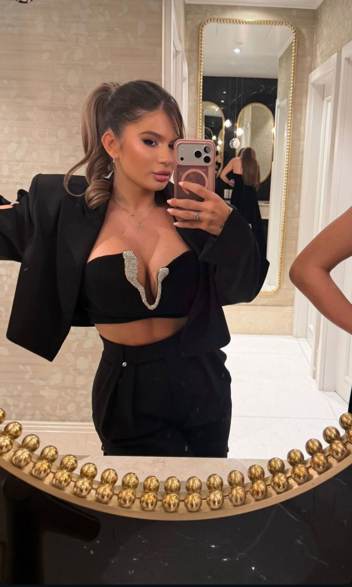 Drăgușin, pe ringul de dans la nuntă