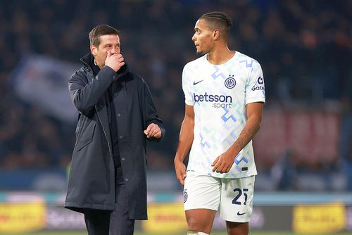 Manuel Akanji, alături de Cristi Chivu // foto: Guliver/gettyimages