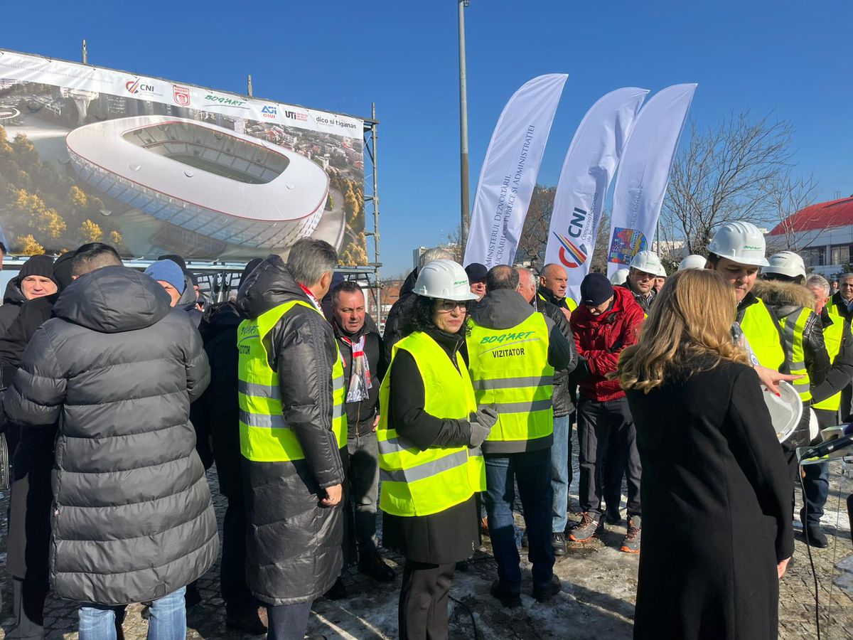 Buldozerele pun la pământ arena Dinamo: cadre spectaculoase surprinse de fotoreporterul GSP Cristi Preda, într-o zi istorică pentru „câini”