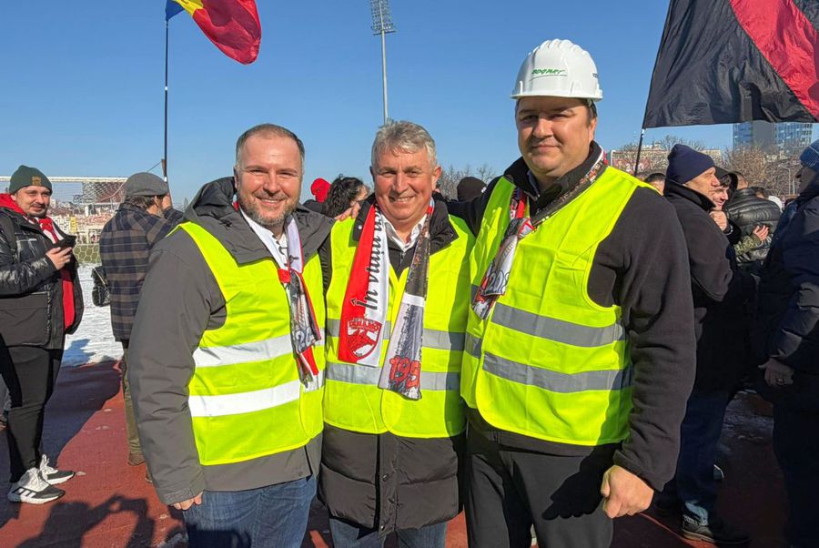Lucian Bode, în centru, alături de Rareș Hopincă, primarul Sectorului 2, și Ionuț Popa, președintele CS Dinamo „Intrusul” politic de la ceremonia de demolare a stadionului Dinamo: „Performanța se face cu investiții. Mulțumesc că mi-ați fost alături”