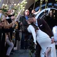 Radu Drăgușin și-a sărutat pătimaș proaspăta soție pe treptele Primăriei Sectorului 1 / Foto: Andrei Furnigă GSP