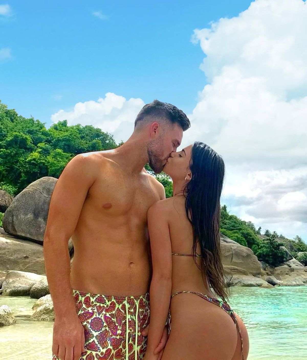 A semnat cu FCSB, iar soția lui a reacționat imediat: „București, venim cu inima deschisă!”