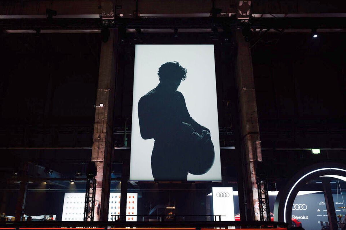 Show special organizat la Berlin » Audi Revolut F1 e gata pentru startul noului sezon de Formula 1: imagini spectaculoase de la lansare