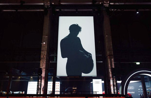 Show special organizat la Berlin » Audi Revolut F1 e gata pentru startul noului sezon de Formula 1: imagini spectaculoase de la lansare