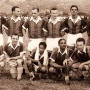 „Alejandro” Negrescu, la Deportivo Samarios, primul din stânga, pe rândul de jos. Sus, al patrulea de la stânga la dreapta, este celebrul Gyula Zsengeller