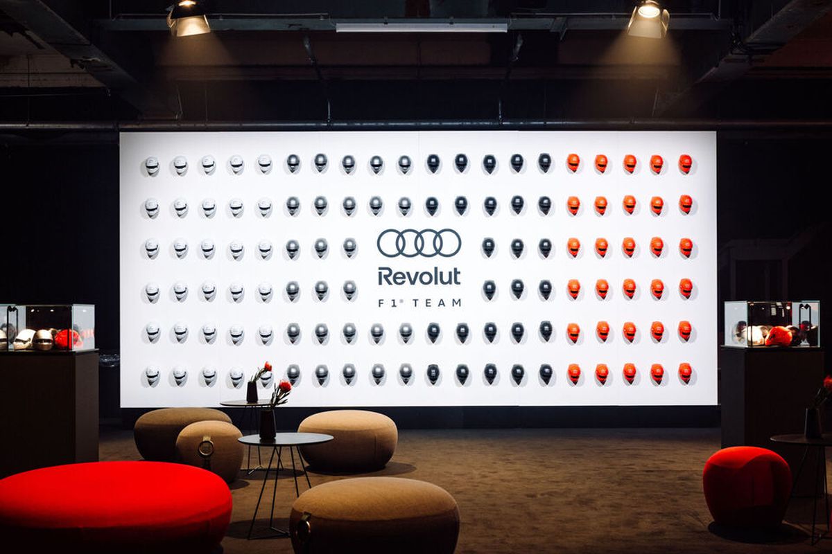 Show special organizat la Berlin » Audi Revolut F1 e gata pentru startul noului sezon de Formula 1: imagini spectaculoase de la lansare