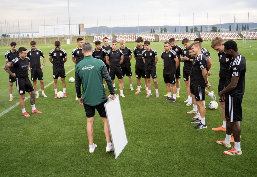 „Total diferit față de ce am întâlnit la Dinamo” » Ovidiu Burcă dezvăluie planul cu Sepsi și feliază lupta la titlu: „Merită să fie campioană, în sfârșit!”