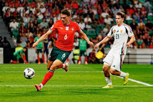 Joao Palhinha (stânga) și Alex Toth (dreapta), în Portugalia - Ungaria / Foto: Imago Images