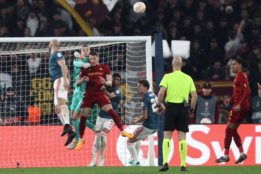 Transfer bizar al lui Dan Șucu » Portarul a încasat șase goluri într-un meci de Liga Campionilor!