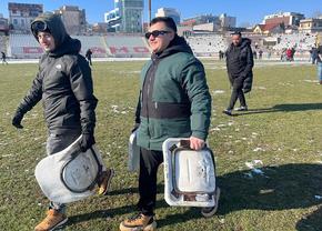 Detalii și imagini de la demolarea stadionului Dinamo: ieșiți la vânătoare de suveniruri, oamenii pleacă acasă cu ce pot