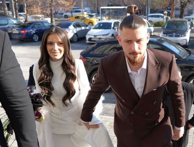 Radu Drăgușin se căsătorește cu Ioana Stan, la Primăria Sectorului 1. Toate imaginile de la eveniment