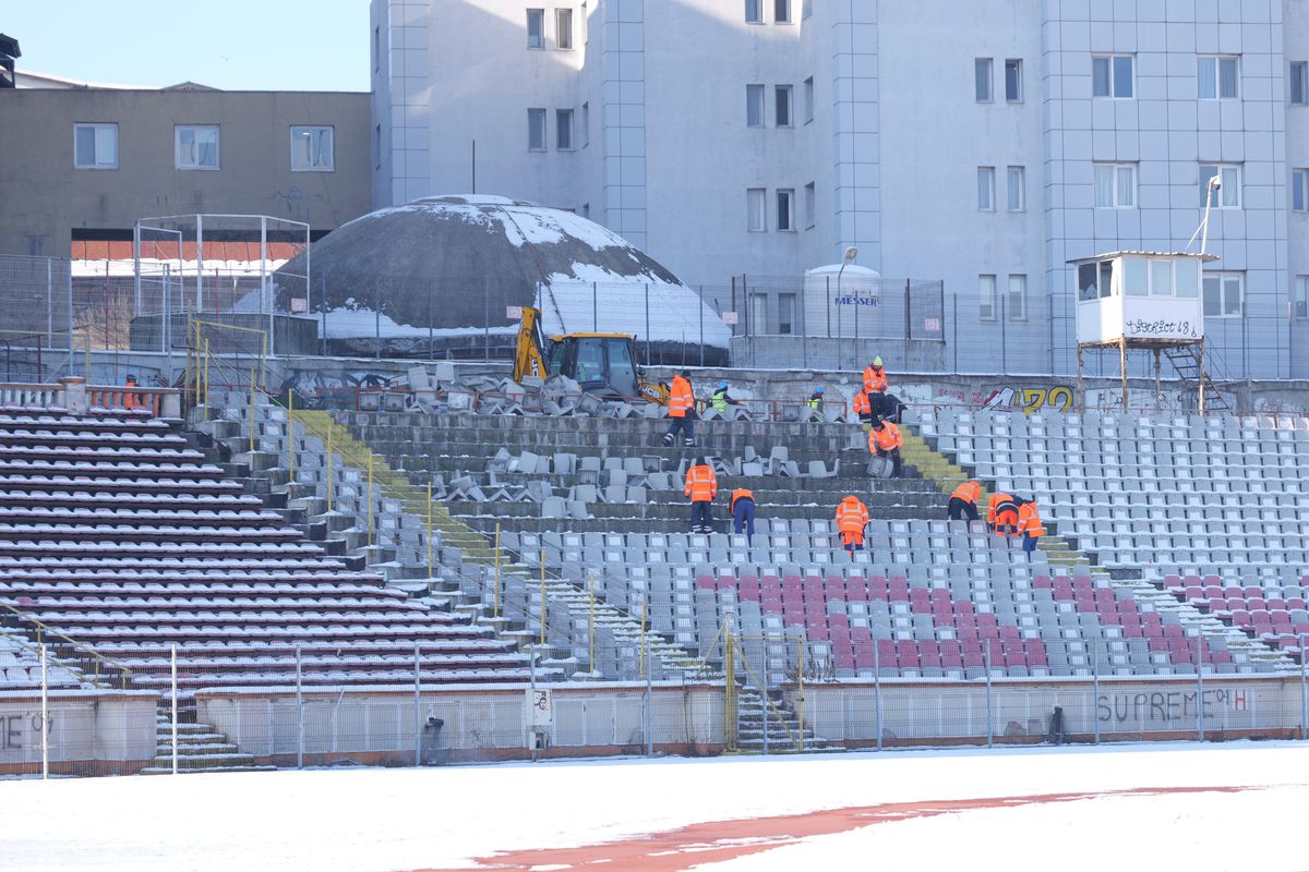 Buldozerele pun la pământ arena Dinamo: cadre spectaculoase surprinse de fotoreporterul GSP Cristi Preda, într-o zi istorică pentru „câini”