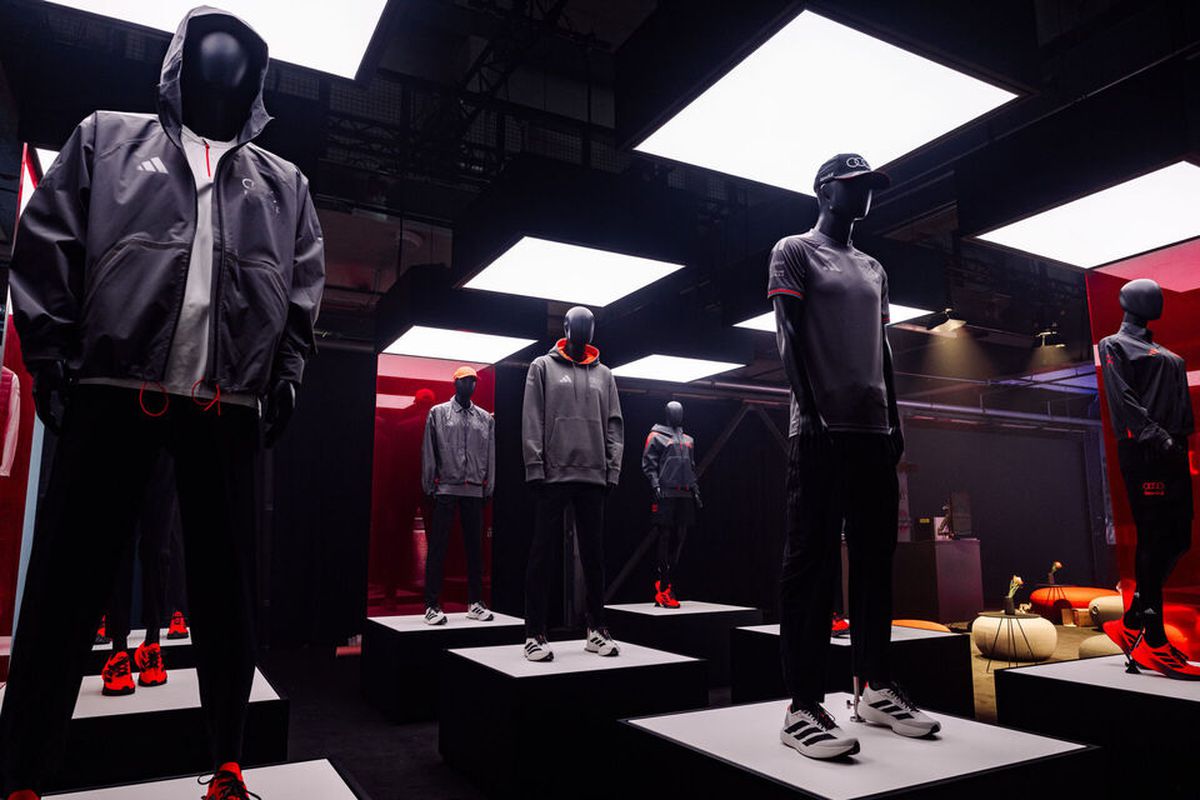 Show special organizat la Berlin » Audi Revolut F1 e gata pentru startul noului sezon de Formula 1: imagini spectaculoase de la lansare