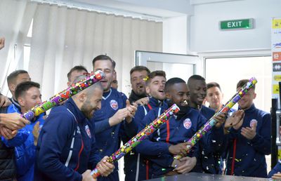 VIDEO + FOTO Jucătorii lui FC Botoșani, surpriză pentru Marius Croitoru! Au intrat peste el în conferință și au început să cânte: „Cine e în play-off?”