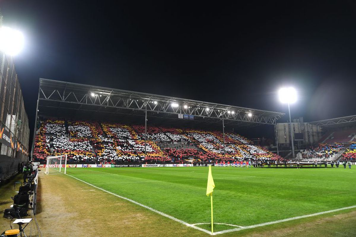CFR CLUJ - SEVILLA 1-1 // Julen Lopetegui, nemulțumit de starea gazonului: „Nu înțeleg cum a putut să arate așa”