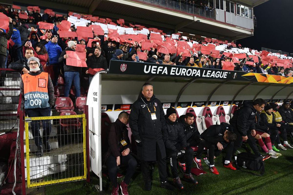 CFR CLUJ - SEVILLA 1-1 // Julen Lopetegui, nemulțumit de starea gazonului: „Nu înțeleg cum a putut să arate așa”