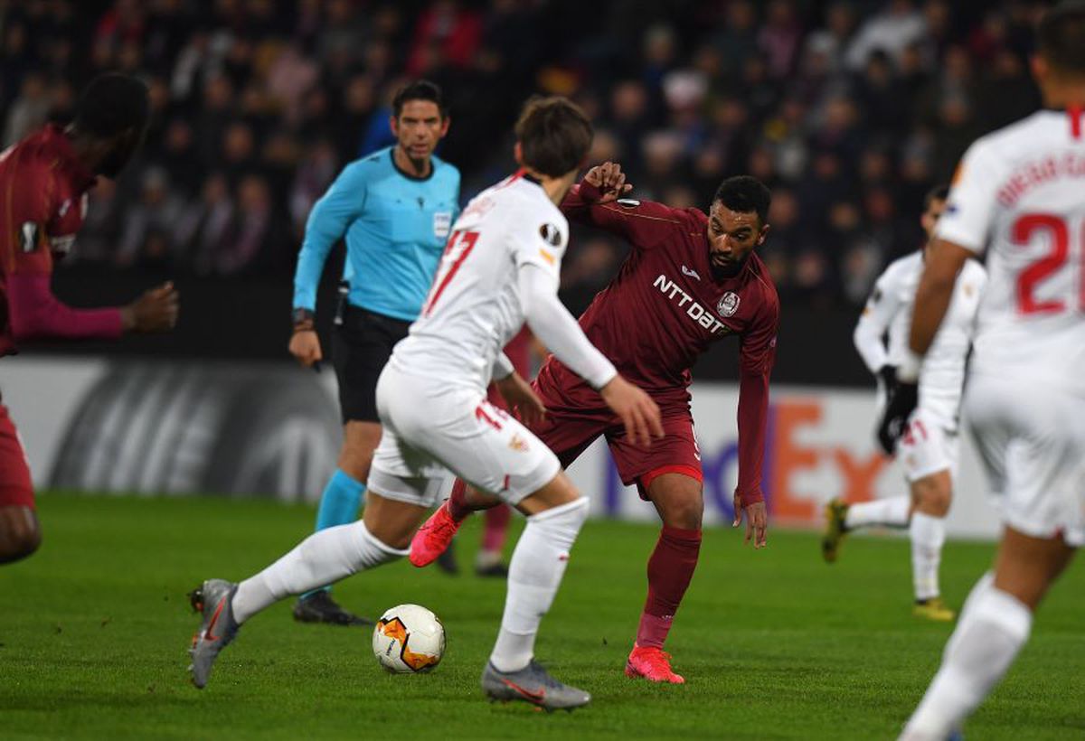 CFR CLUJ - SEVILLA 1-1 // Julen Lopetegui, nemulțumit de starea gazonului: „Nu înțeleg cum a putut să arate așa”